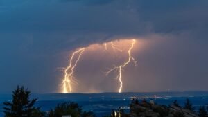 Lightning strikes injure 10 in southern Germany