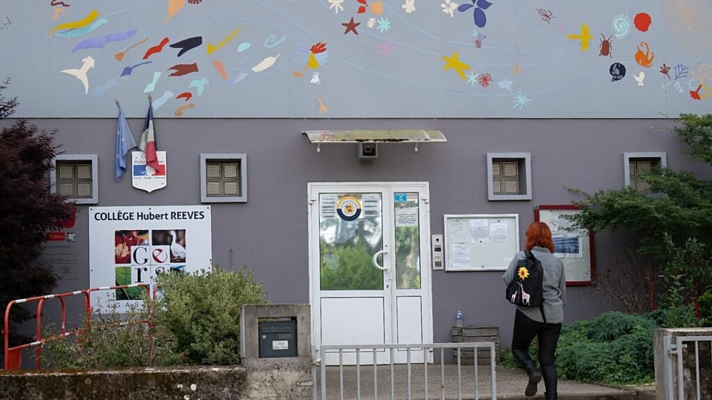 Video. Hundreds march in memory of slain French schoolgirl Lyhanna