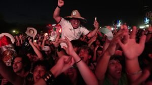 Video. Celebrations as Mexico becomes first nation to reach World Cup knockout stage