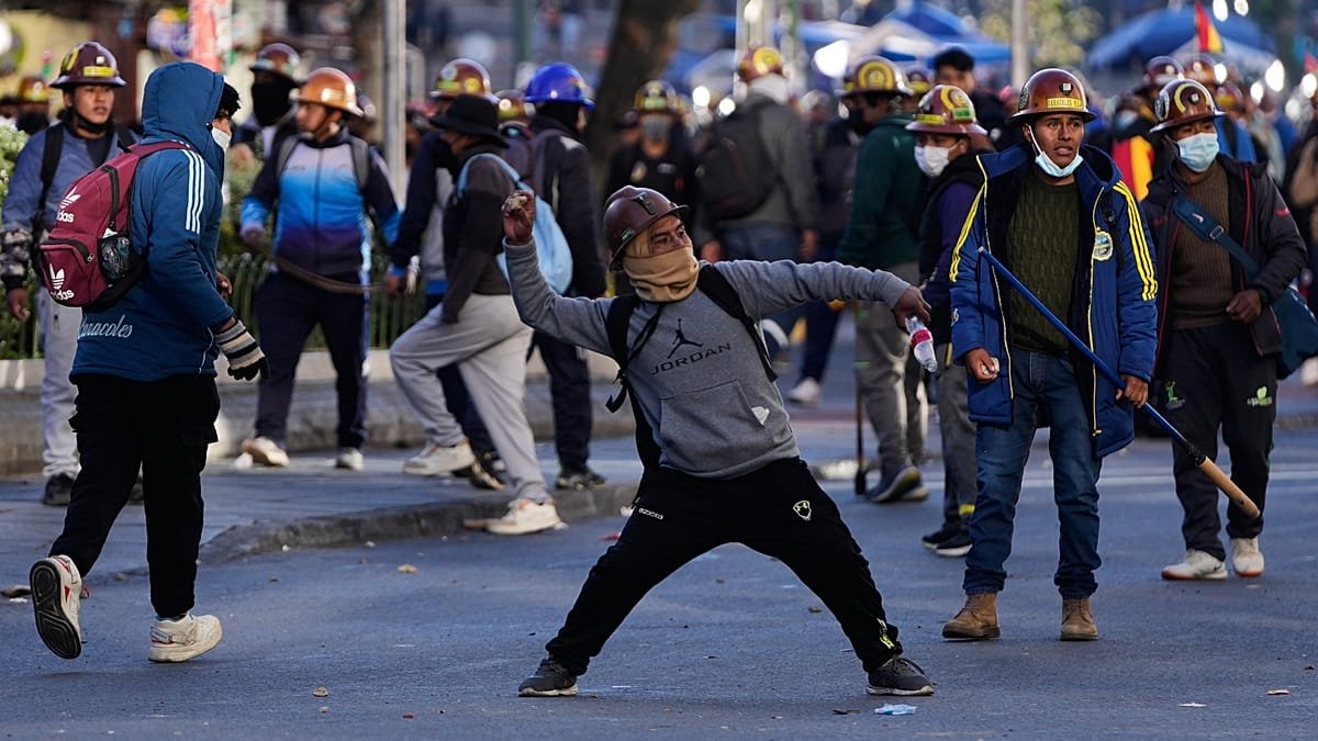 Bolivian ministers resign as weeks of protests rock Paz’s government
