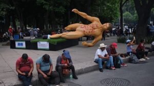 Video. World Cup player statues toppled during protest in Mexico City