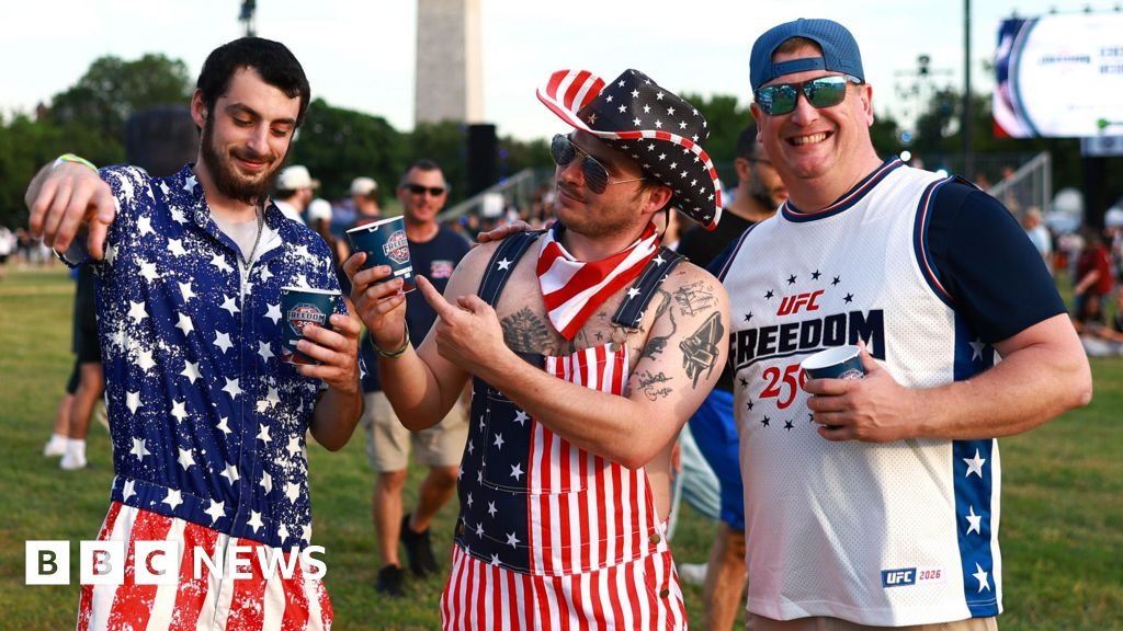 Trump prepares to host UFC cage fights on White House lawn