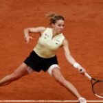 Qualifier Chwalinska upsets Kalinskaya to reach French Open semi-finals