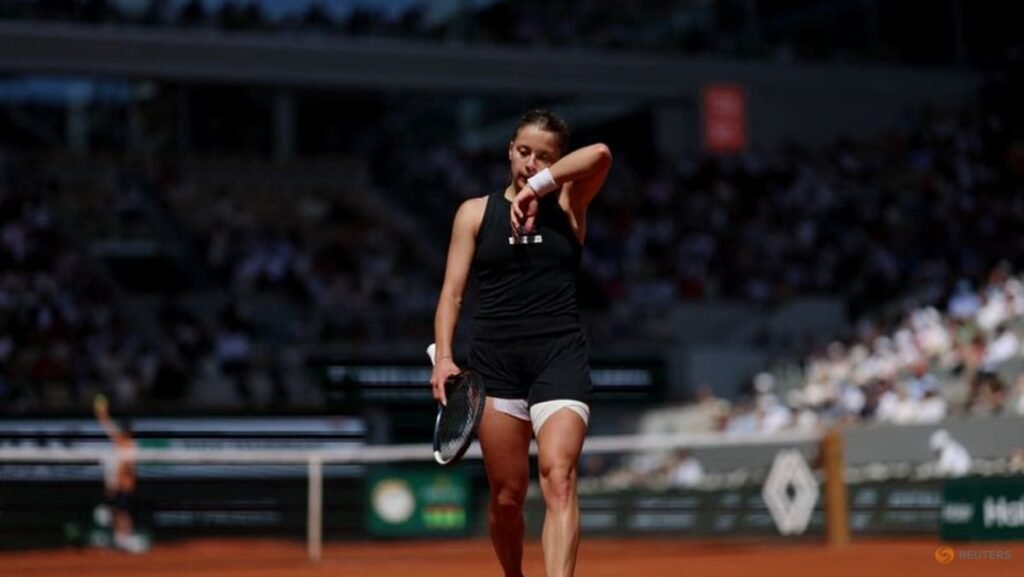 Chwalinska topples Shnaider to book French Open final with Andreeva