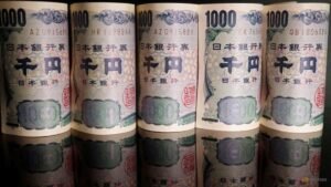 Yen hits key 160 level for third session, dollar buoyed by Gulf woes