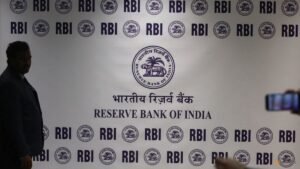 India holds rates, ramps up measures to support faltering rupee
