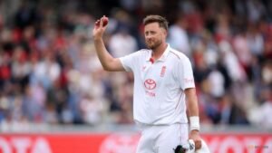 England lead by 27 after Robinson’s five-wicket haul at Lord’s