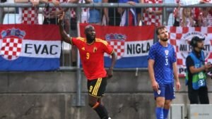Belgium coach seeks to temper Lukaku fever