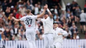 England romp to victory in first test against New Zealand