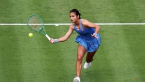 Raducanu returns to winning ways at Queen’s