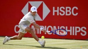 De Minaur up and running at Queen’s, Mensik suffers early defeat