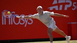 De Minaur knocked out in quarter-finals at Queen’s Club