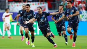 Ten-man Paraguay eliminate Türkiye from World Cup with never-say-die 1-0 win