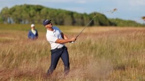 Clark eyes second US Open crown with massive lead