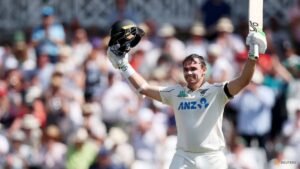 New Zealand openers continue to dominate England