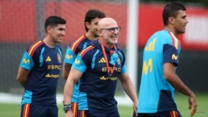 Spain’s De la Fuente says they must keep improving ahead of Uruguay clash