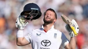 England roar back in second test with wickets for Stokes and century for Duckett