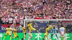 Vlasic header sends Croatia into World Cup knockouts with 2-1 win over Ghana