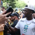 Heat no problem for passionate Brazil fans waiting to greet team in Houston