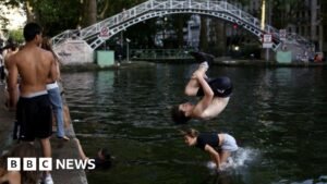 Parisians cool off in canal amid ‘red alert’ heatwave