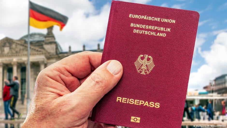 Most new German citizens keep original nationality: survey