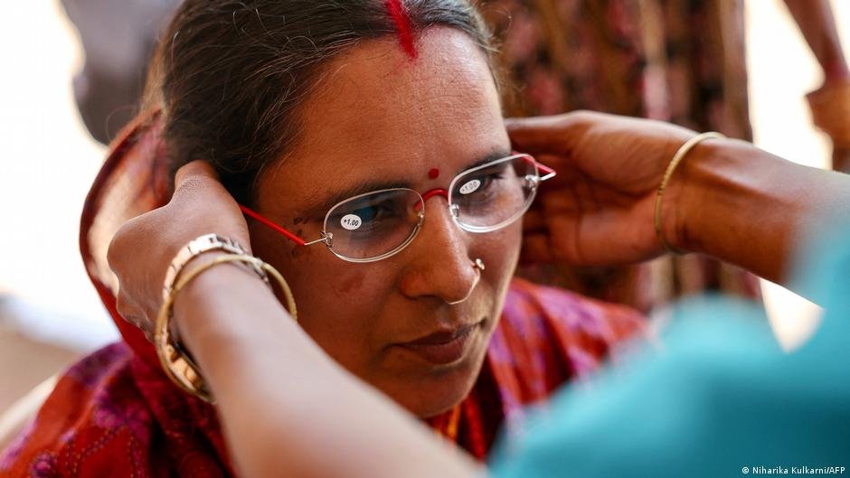 In India, a simple pair of glasses brings new hope