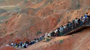 China travel boom: Between growth, control and crisis