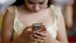 How TikTok-style videos keep human brains hooked on content