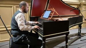Mahan Esfahani and his harpsichord