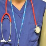 NHS staff should be banned from wearing pro-Palestinian badges, report recommends