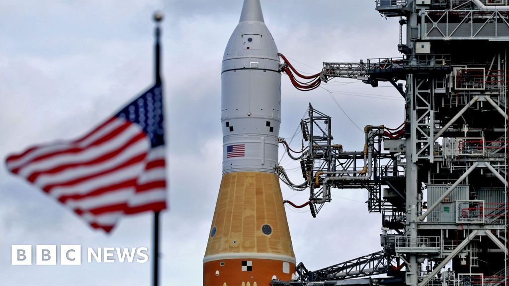 What is Nasa’s Artemis III mission and will it go to the Moon?