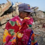Venezuelans take search for the missing into their own hands as earthquake death toll tops 900
