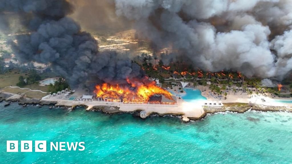 Dominican Republic resort fire: Italian tourist dies in Bayahibe fire