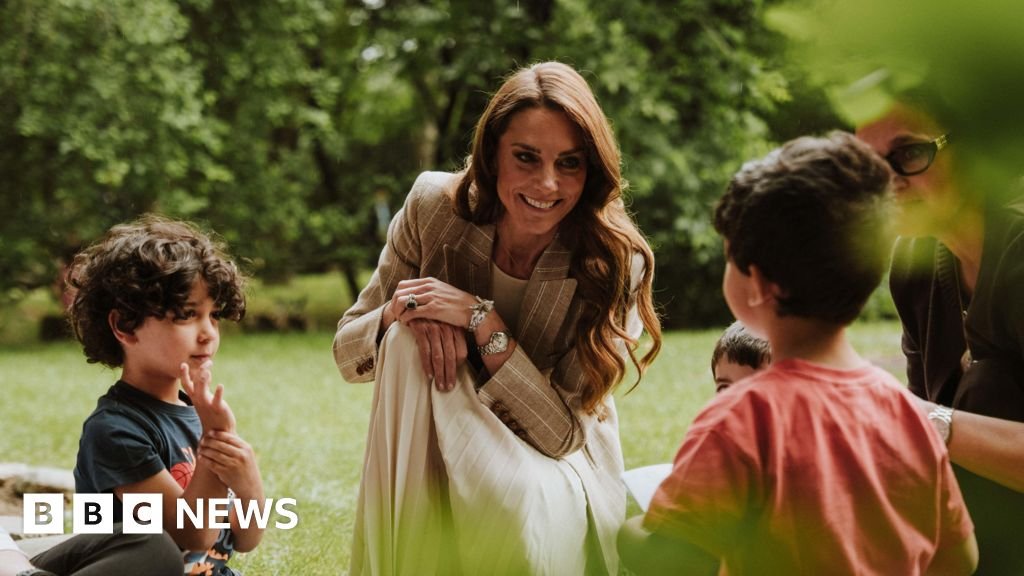 Kate writes essay on her Italy tour, as new pictures released
