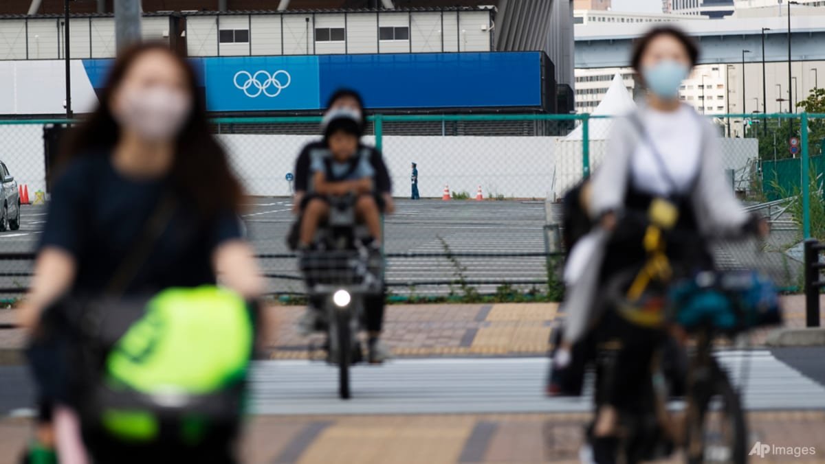 Japan fertility rate falls again to record low