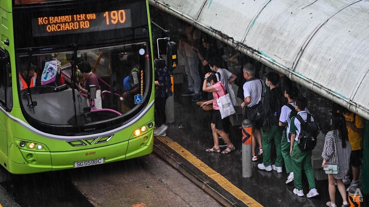Starting pay for new local bus captains to rise by S$450 with government funding