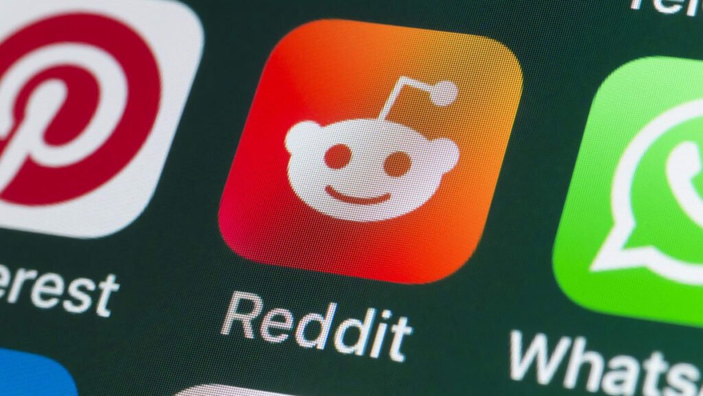 Snark subreddits: Why do we spend so much time on people and things we cannot stand?