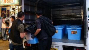 Hong Kong police raid independent bookstore run by former journalists