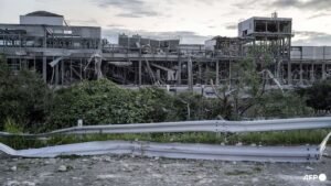 Two dead in shopping mall hit by Japan quake