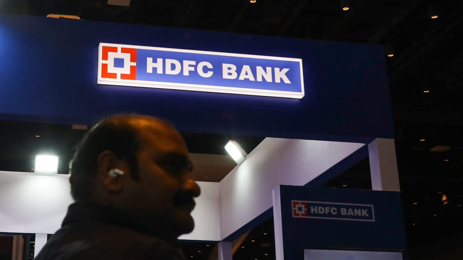Shares of leading Indian private-sector banks slump 5% on weak earnings in June quarter