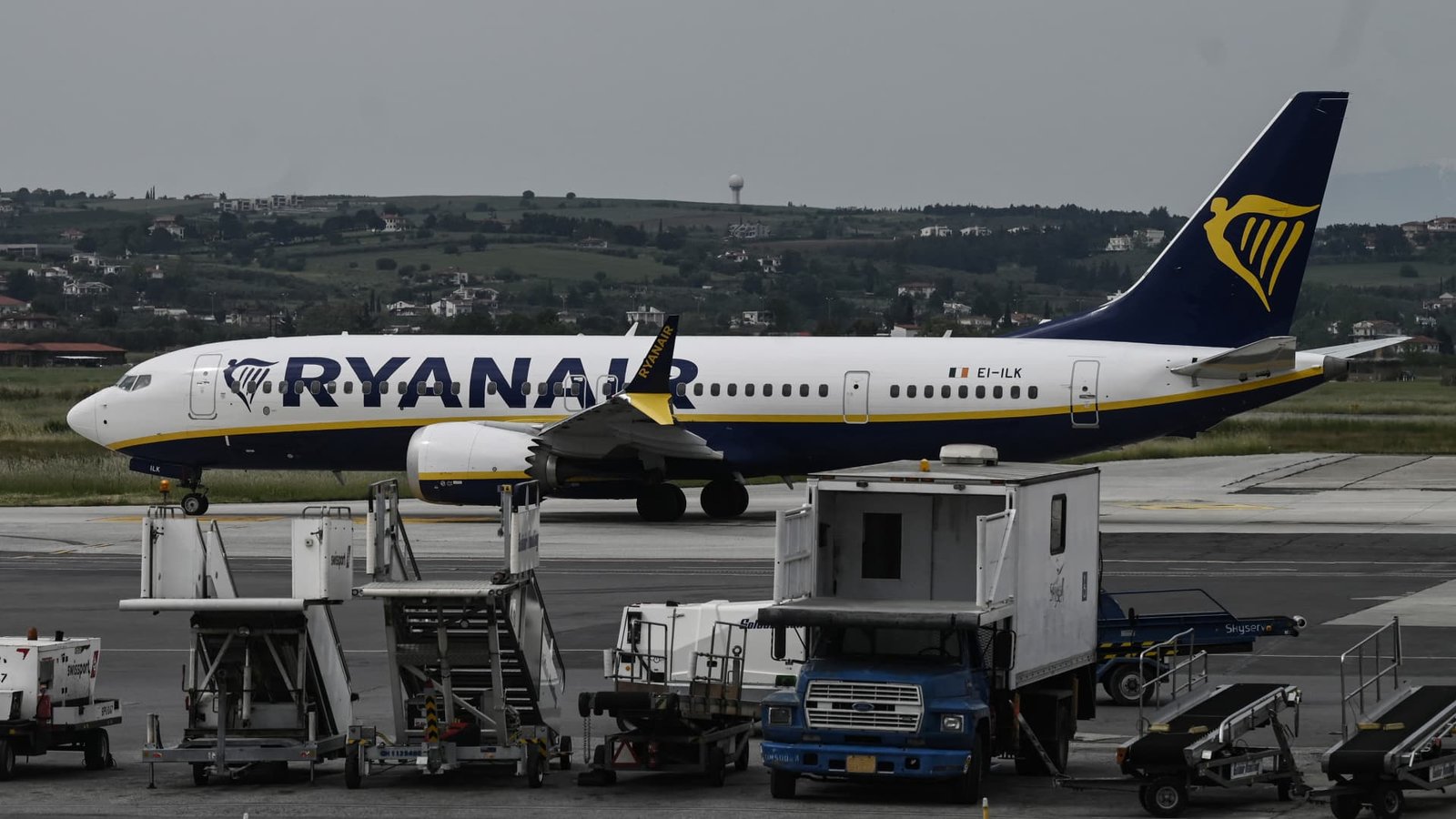 Ryanair profit slumps 34% as airlines brace for a ‘difficult winter’ amid Middle East crisis
