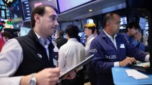 Oil spurs a sell-off, Trump’s new tariffs, Intel earnings and more in Morning Squawk