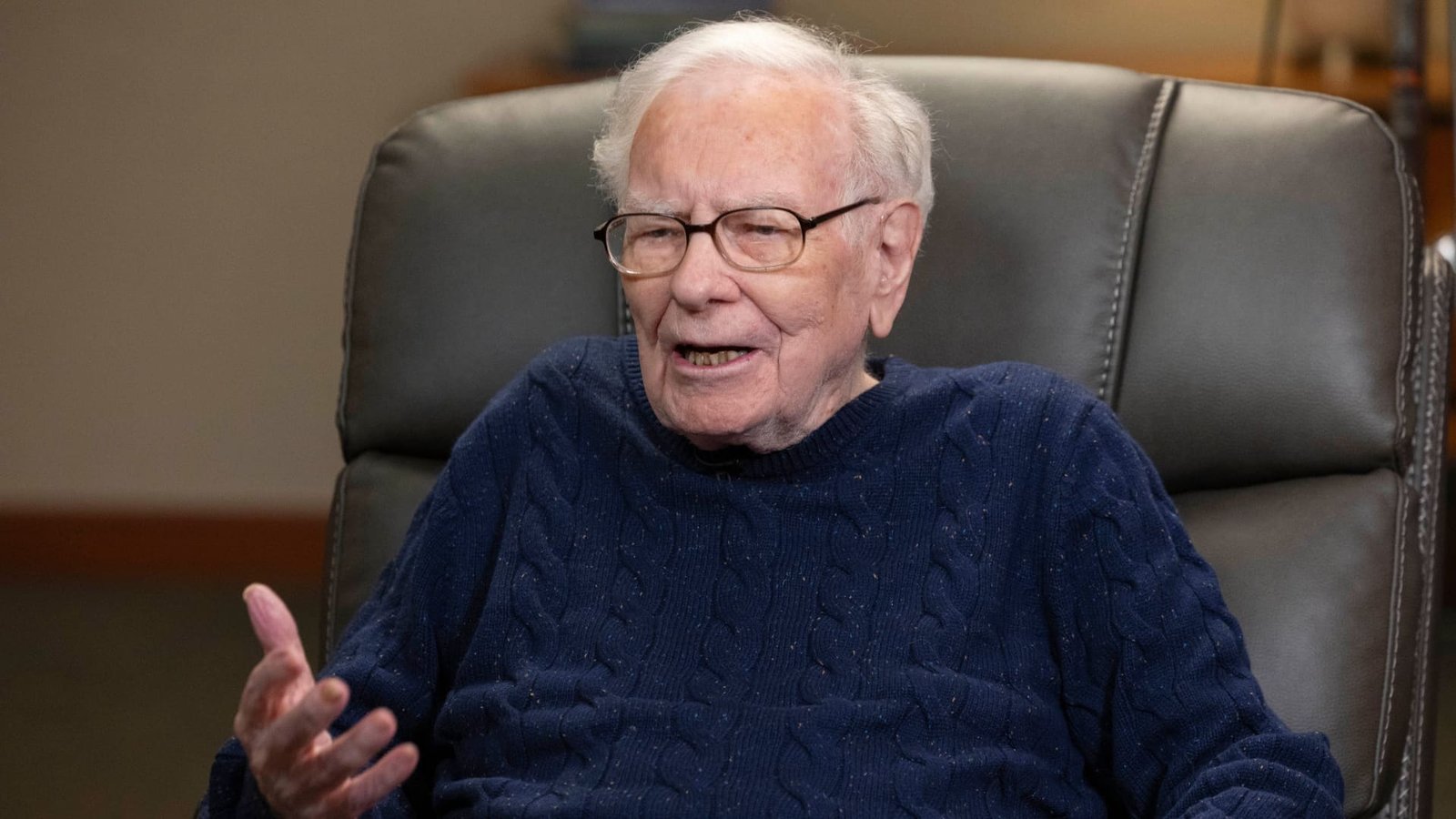 Warren Buffett calls Bill Gates’ actions with Epstein ‘distasteful,’ but people make mistakes