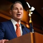 Sen. Wyden introduces bill to curb Trump’s tariff powers