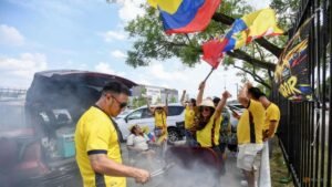Fans keep up World Cup spirit in extreme Philly heat