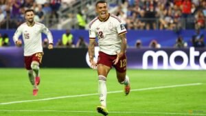 Majestic Spain stun France to reach World Cup final