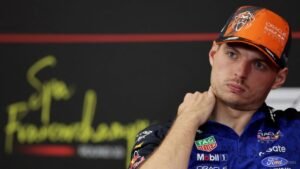 Verstappen reverts to old rear wing after successive crashes