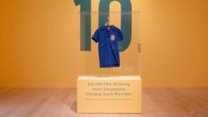 Pele’s 1958 World Cup final shirt sells for $4.9 million
