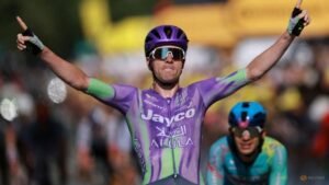 Schmid wins Tour de France stage 13 as Pidcock closes in on overall leader Pogacar