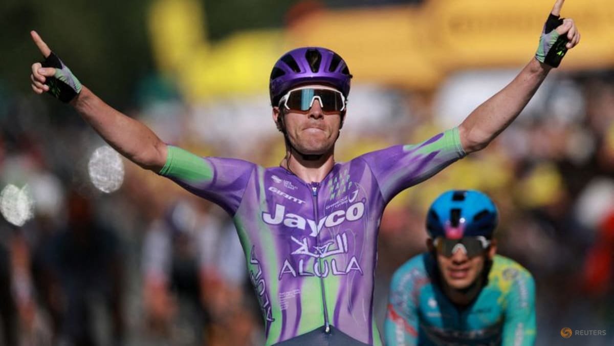 Schmid wins Tour de France stage 13 as Pidcock closes in on overall leader Pogacar